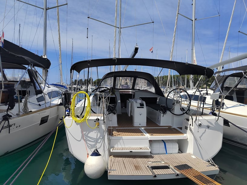 Pula Sailboat 4 cabin 8 berths 8 guests 12.64 m Listing Number: #20448 3