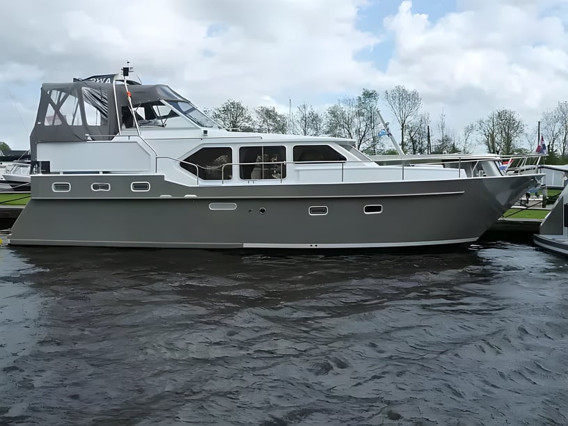 Akkrum Motorboot 2 Kabine 5 Liegeplätze 5 Gäste 12 m Nummer des Inserats: #20456