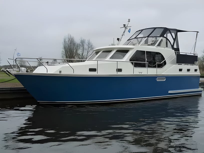 Akkrum Motorboot 2 Kabine 5 Liegeplätze 5 Gäste 10.6 m Nummer des Inserats: #20458