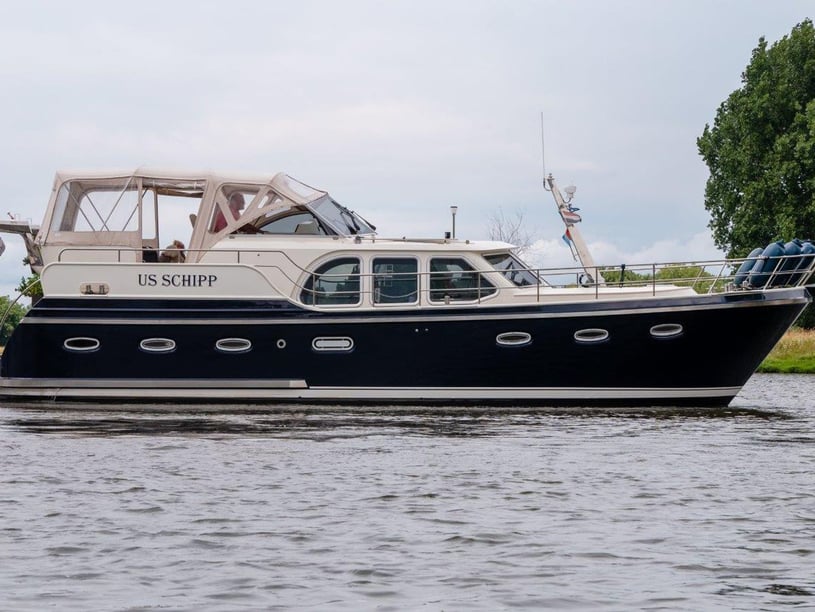 Akkrum Motorboot Cabine 3  6  slaapplaatsen 7  gasten 12.9 m Lijstnummer: #20460