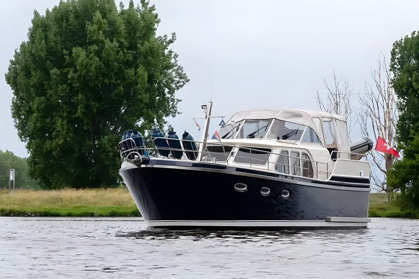 Akkrum Motorboot 3 Kabine 7 Liegeplätze 7 Gäste 12.9 m Nummer des Inserats: #20460