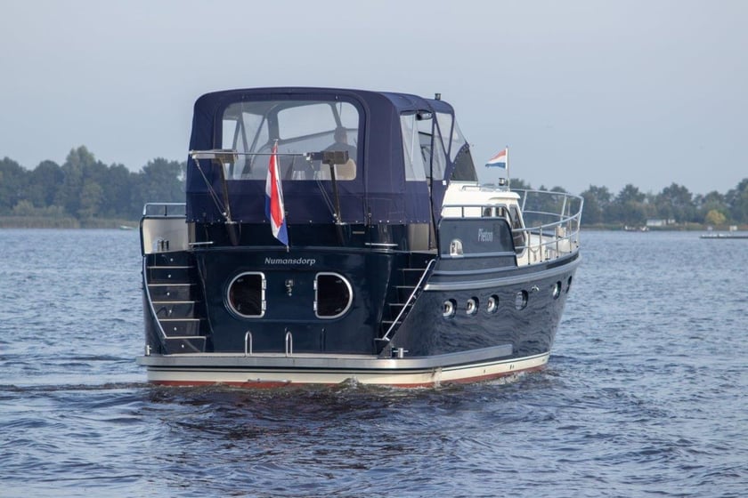 Akkrum Motorboot Cabine 4  9  slaapplaatsen 9  gasten 12.9 m Lijstnummer: #20461 5