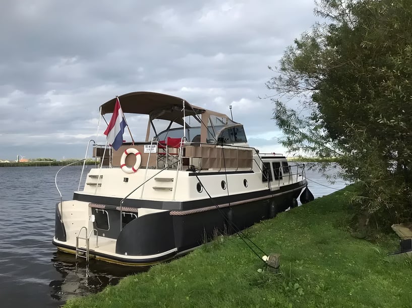 Akkrum Motorboot 3 Kabine 10 Liegeplätze 10 Gäste 13.2 m Nummer des Inserats: #20462 5