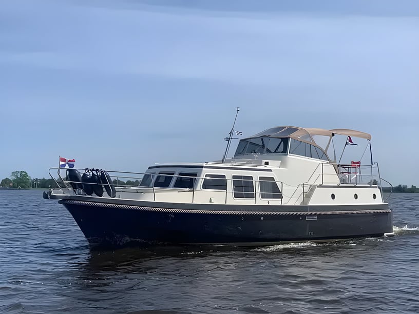 Akkrum Motorboot 3 Kabine 10 Liegeplätze 10 Gäste 13.2 m Nummer des Inserats: #20462