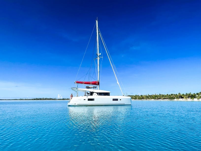 Papeete, Tahiti Catamaran Cabine 6  Couchettes 8  Invités 8  12.8 m Numéro de l'annonce: #20470 3