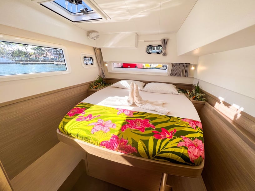 Papeete, Tahiti Catamaran Cabine 4  Couchettes 8  Invités 8  12.8 m Numéro de l'annonce: #20470 5