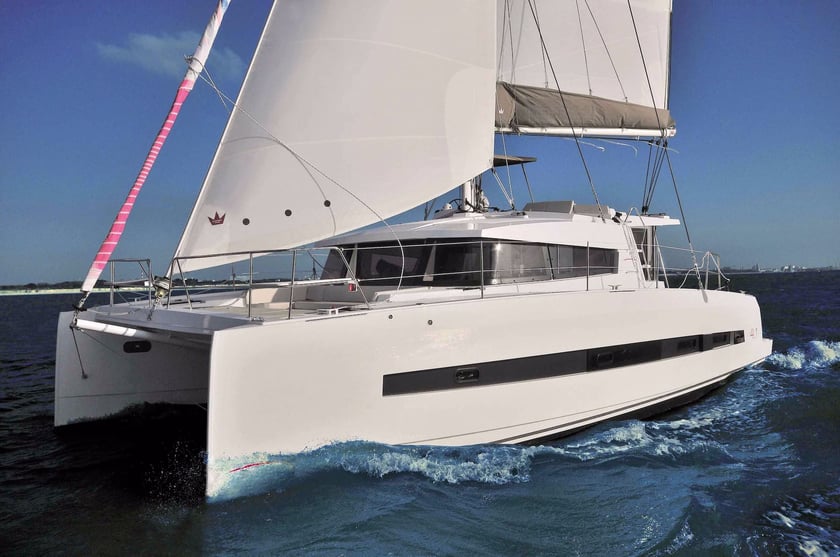 Papeete, Tahiti Catamaran Cabine 4  Couchettes 10  Invités 10  12.35 m Numéro de l'annonce: #20474