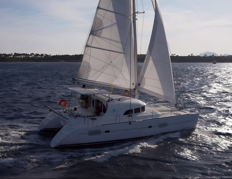 Papeete, Tahiti Catamaran Cabine 3  Couchettes 6  Invités 8  11.56 m Numéro de l'annonce: #20475 3