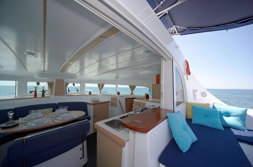 Papeete, Tahiti Catamaran Cabine 3  Couchettes 6  Invités 10  11.56 m Numéro de l'annonce: #20476 4