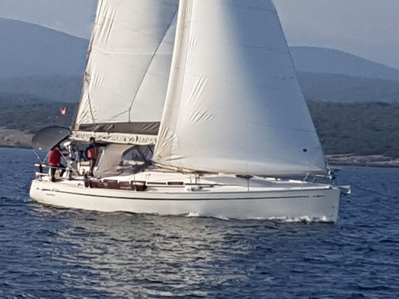 Izmir Sailboat 3 cabin 6 berths 8 guests 42 ft Listing Number: #20477 2