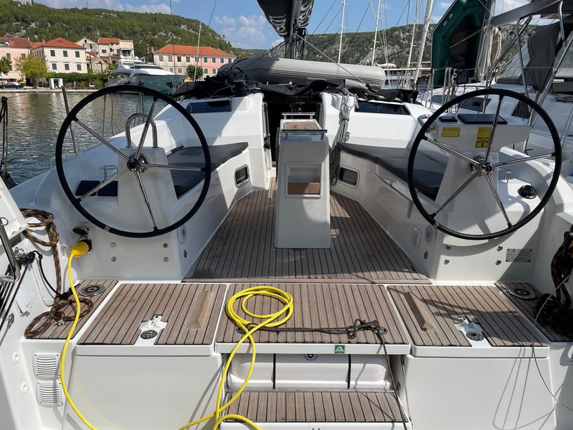 Skradin Sailboat 3 cabin 6 berths 6 guests 11.93 m Listing Number: #20483 5