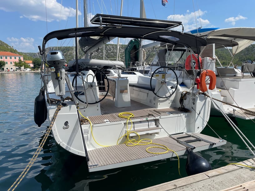 Skradin Sailboat 3 cabin 6 berths 6 guests 11.93 m Listing Number: #20483 3