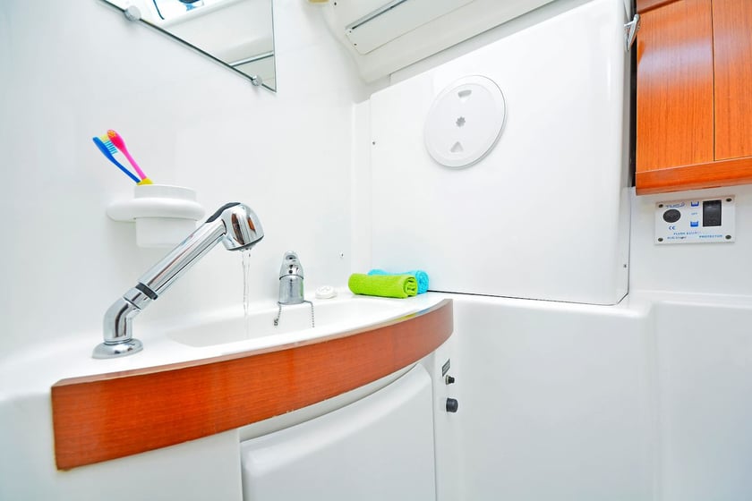 Volos Yelkenli 4 kabin Konaklama 8 kişi Seyir 8 kişi 13.13 m İlan No: #20485 3