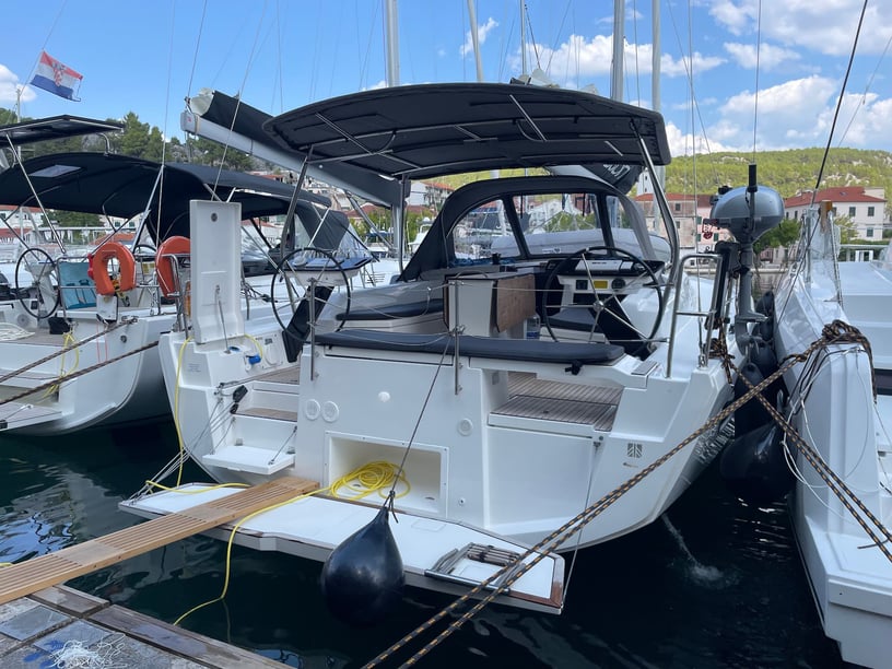 Skradin Sailboat 3 cabin 6 berths 6 guests 12.75 m Listing Number: #20487 3