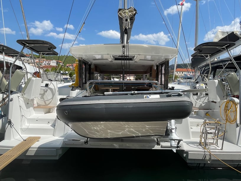 Skradin Catamaran 6 cabin 10 berths 10 guests 12 m Listing Number: #20488