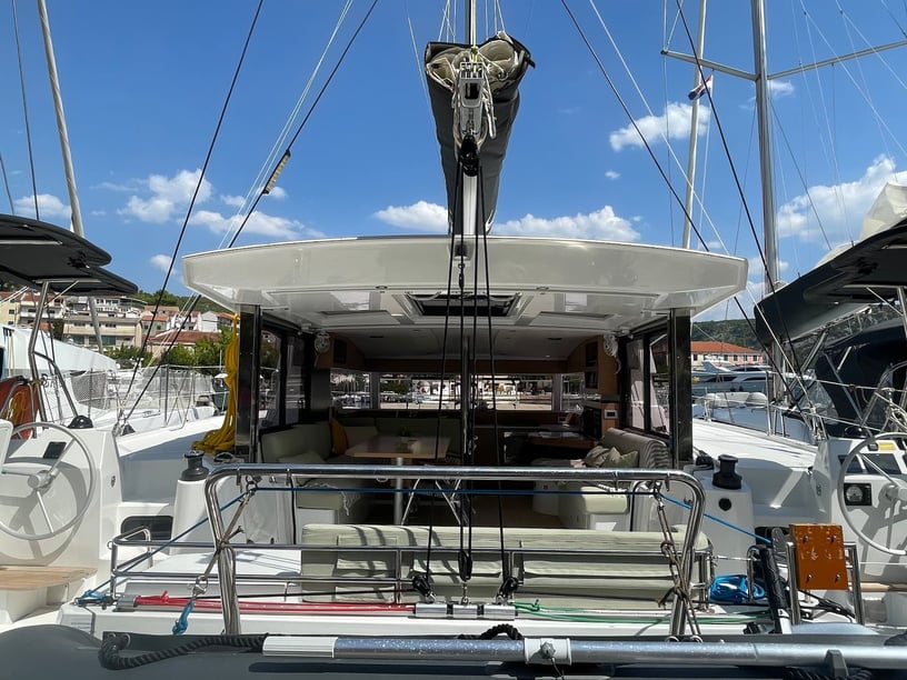 Skradin Catamaran 6 cabin 10 berths 10 guests 12 m Listing Number: #20488 5