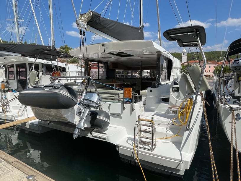 Skradin Catamaran 6 cabin 10 berths 10 guests 12 m Listing Number: #20488 3