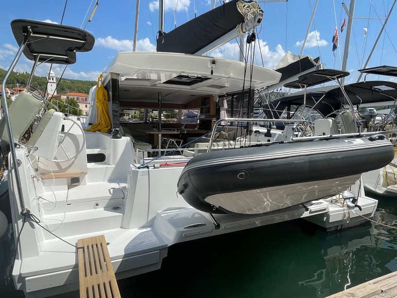 Skradin Catamaran 6 cabin 10 berths 10 guests 12 m Listing Number: #20488 4