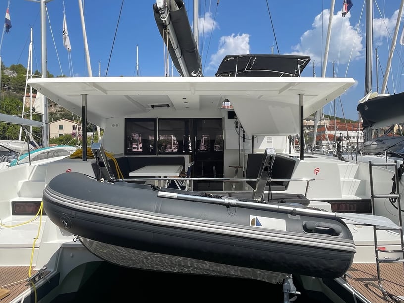 Skradin Catamaran 5 cabin 9 berths 9 guests 11.93 m Listing Number: #20490 5