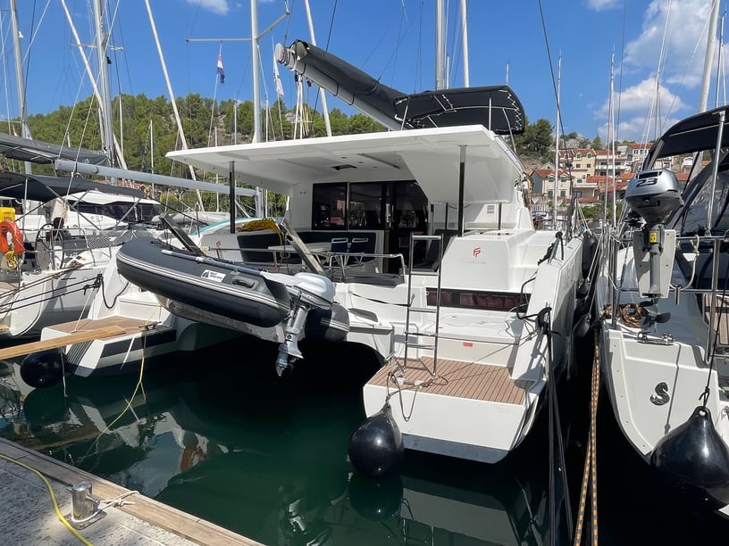 Skradin Catamaran 5 cabin 9 berths 9 guests 11.93 m Listing Number: #20490 4