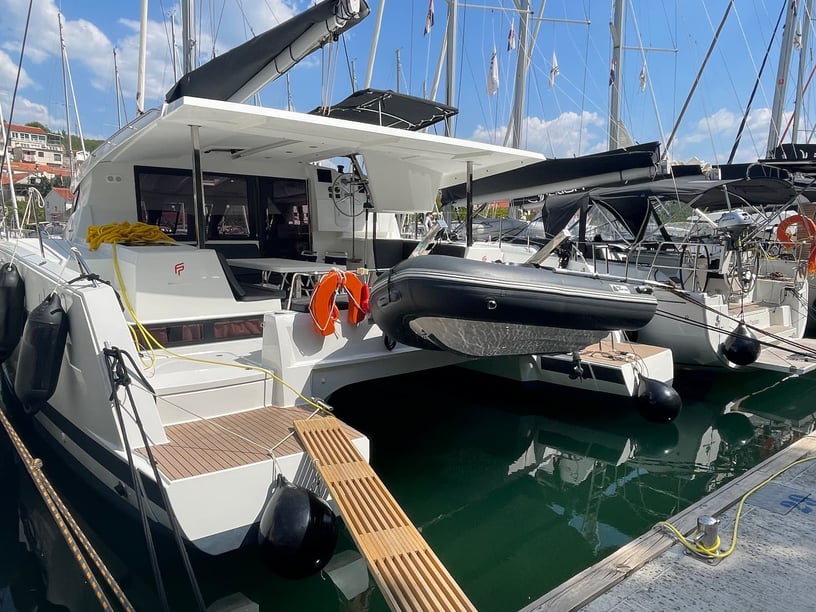 Skradin Catamaran 5 cabin 9 berths 9 guests 11.93 m Listing Number: #20490 3