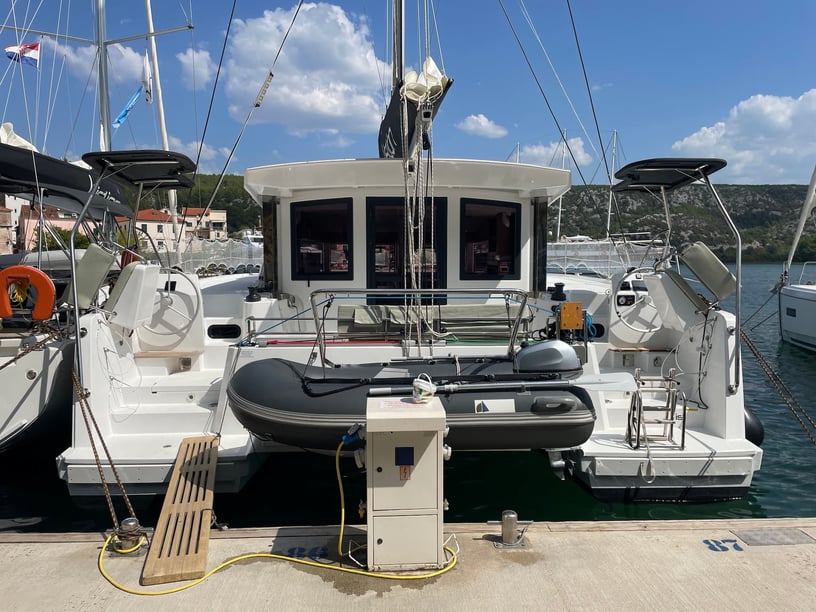 Skradin Catamaran 6 cabin 10 berths 10 guests 12.08 m Listing Number: #20492