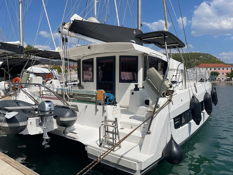 Skradin Catamaran 6 cabin 10 berths 10 guests 12.08 m Listing Number: #20492 3