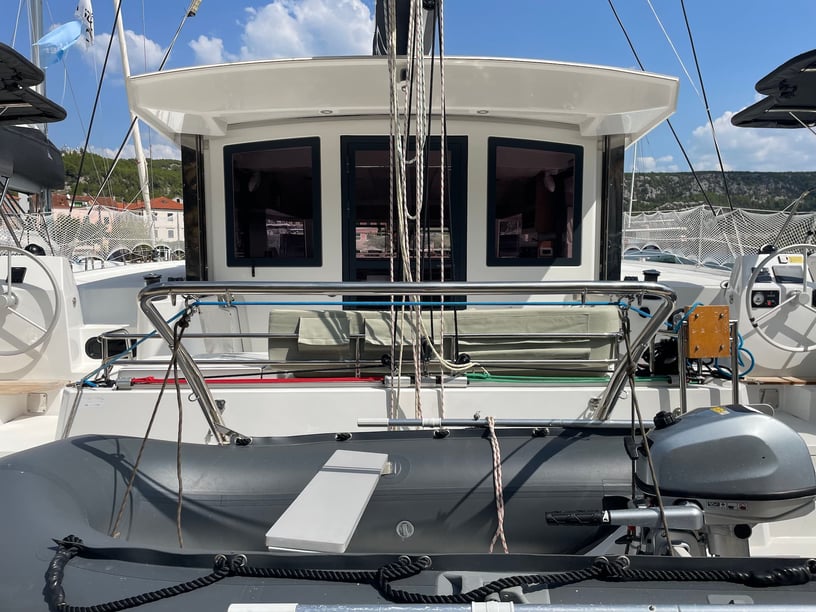 Skradin Catamaran 6 cabin 10 berths 10 guests 12.08 m Listing Number: #20492 5