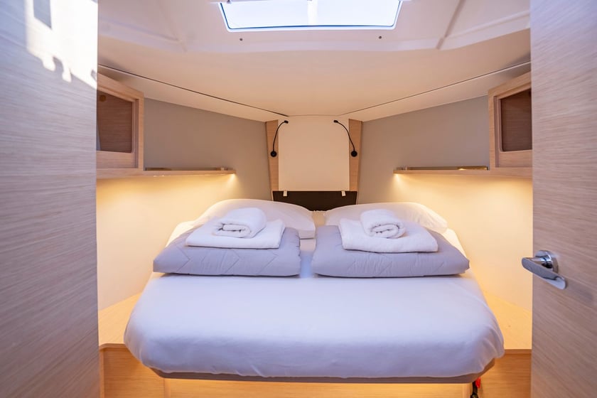 Skradin Voilier Cabine 3  Couchettes 6  Invités 6  10.77 m Numéro de l'annonce: #20493 5