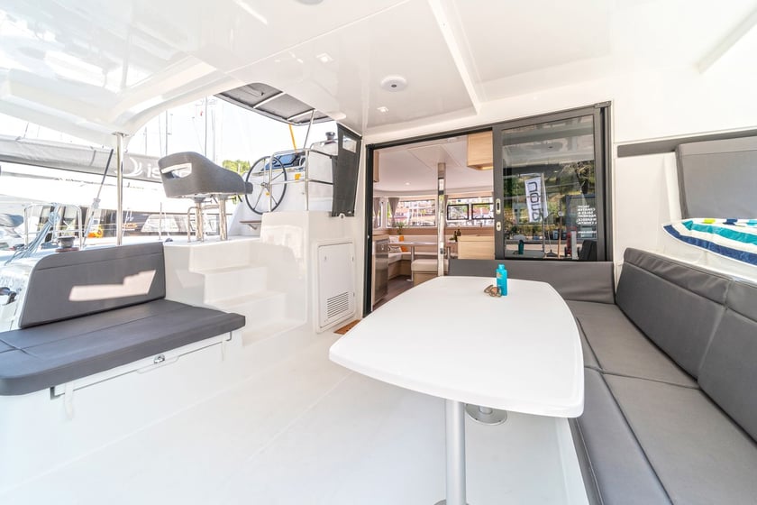 Skradin Catamaran 6 cabin 10 berths 10 guests 12.94 m Listing Number: #20494 5