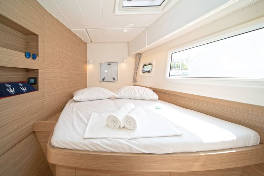 Skradin Catamaran 6 cabin 10 berths 10 guests 12.94 m Listing Number: #20494 4