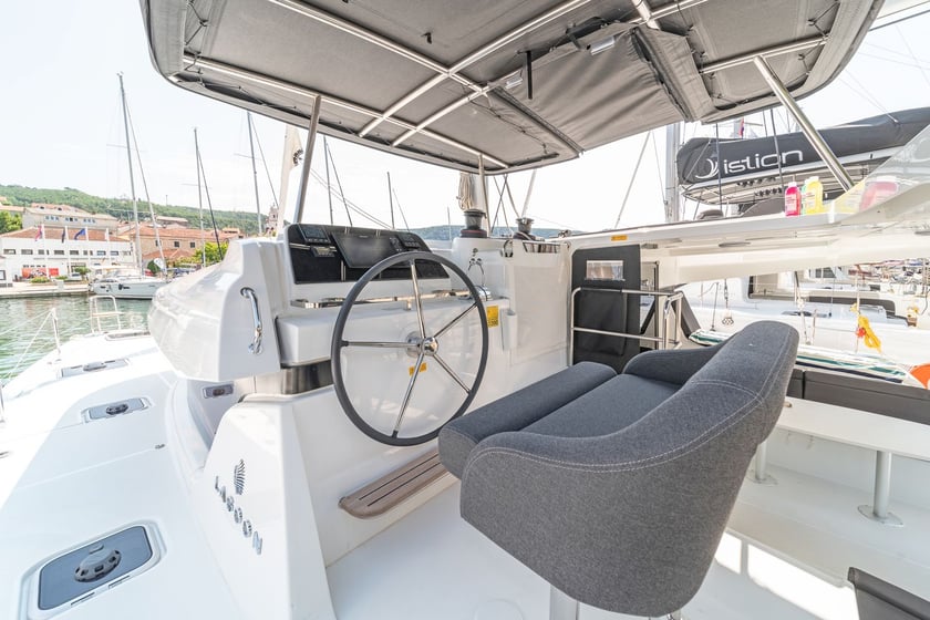 Skradin Catamaran 6 cabin 10 berths 10 guests 12.8 m Listing Number: #20494 4