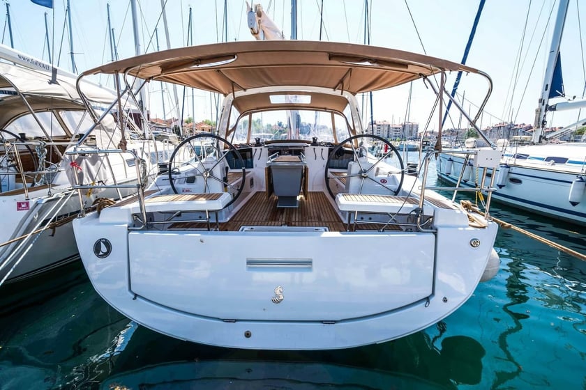 Izola Sailboat 3 cabin 8 berths 8 guests 12.43 m Listing Number: #20508 3