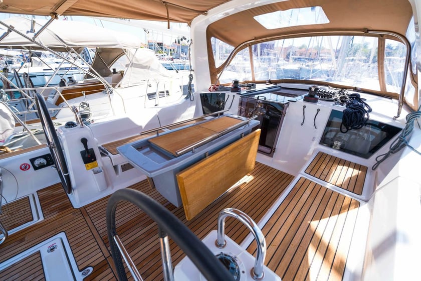 Izola Sailboat 3 cabin 8 berths 8 guests 12.43 m Listing Number: #20508 5