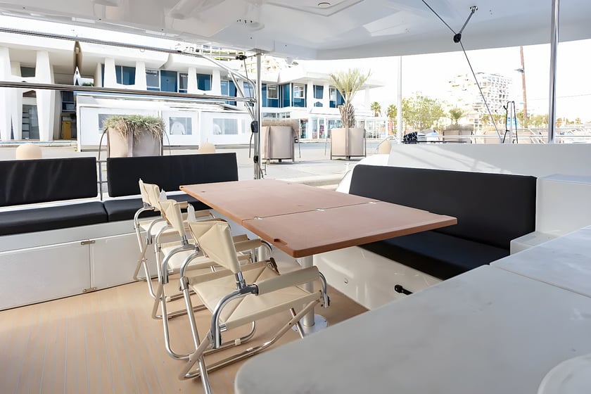 Ajaccio Catamarán Cabina 4  7  literas 7  invitados 13.99 m Número de anuncio: #20536 4