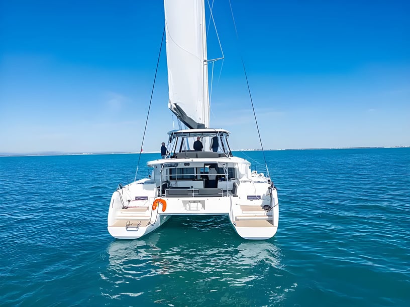 Ajaccio Catamarán Cabina 4  7  literas 7  invitados 13.99 m Número de anuncio: #20536 3