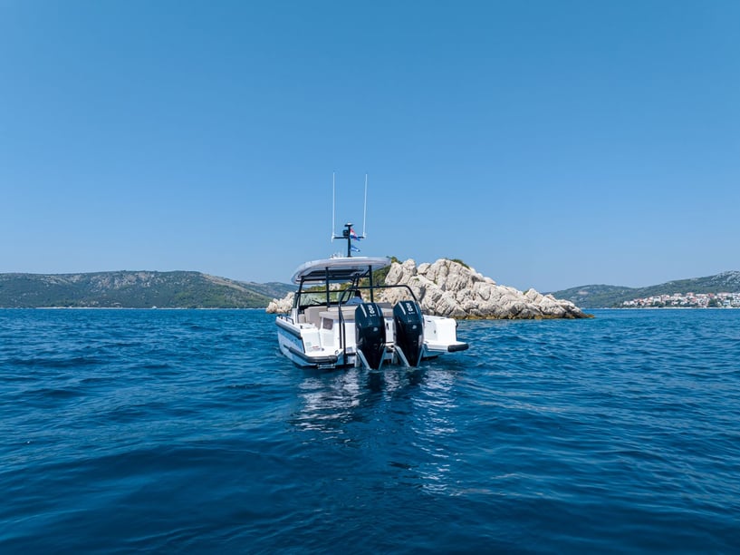 Seget Donji Bateau à moteur Cabine 2  Couchettes 4  Invités 10  11.5 m Numéro de l'annonce: #20539 5