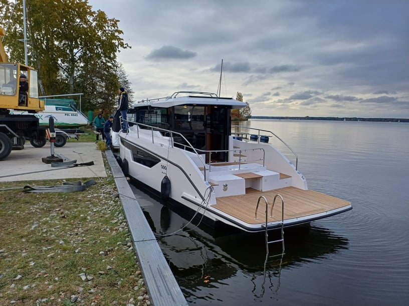 Seget Donji Bateau à moteur Cabine 2  Couchettes 4  Invités 4  10.98 m Numéro de l'annonce: #20541 2