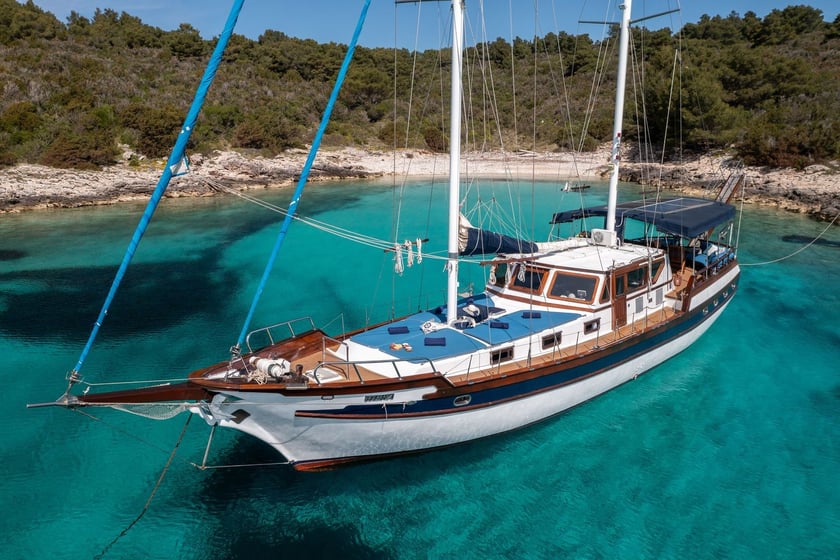 Split Gulet 5 cabin 8 berths 8 guests 22 m Listing Number: #20566 5