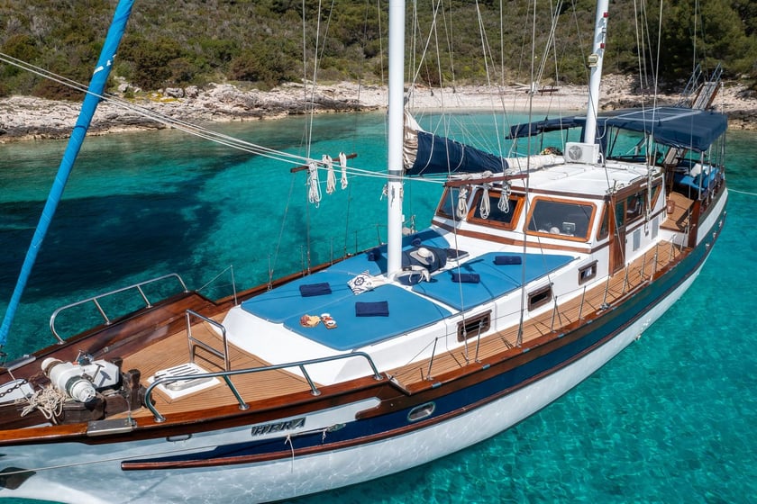 Split Gulet 5 cabin 8 berths 8 guests 22 m Listing Number: #20566 4