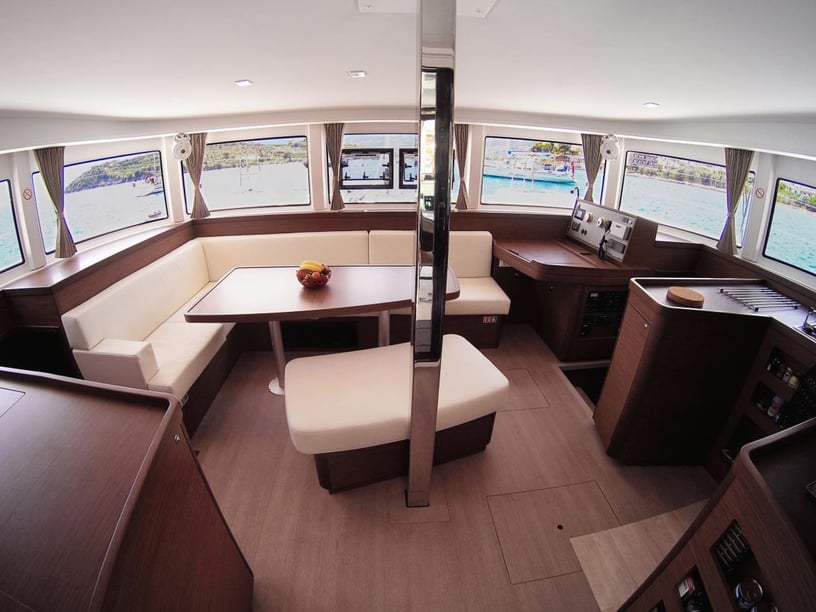 Gouvia Katamaran 6 Kabine 12 Liegeplätze 12 Gäste 12.8 m Nummer des Inserats: #20584 3