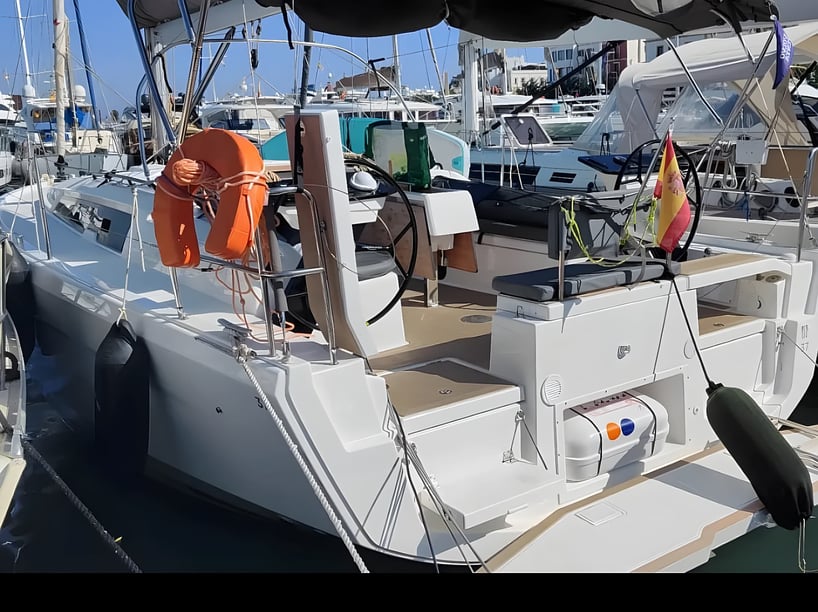 Sant Antoni de Portmany Segelboot 3 Kabine 6 Liegeplätze 10 Gäste 10.77 m Nummer des Inserats: #20599 3