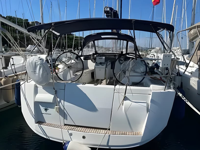 Portisco Voilier Cabine 3  Couchettes 8  Invités 8  12.34 m Numéro de l'annonce: #20619