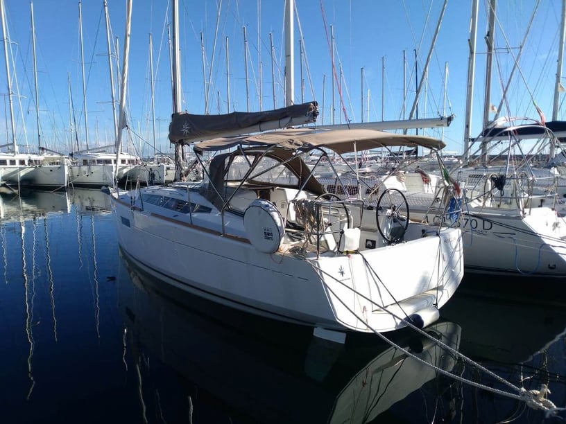 Portisco Sailboat 2 cabin 4 berths 4 guests 10.34 m Listing Number: #20621