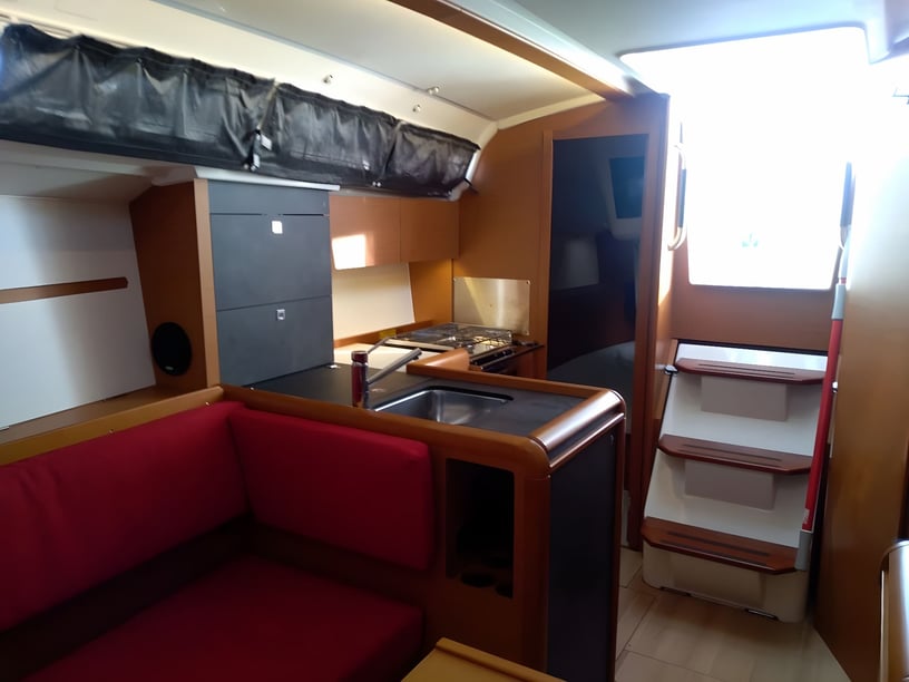 Portisco Sailboat 2 cabin 4 berths 4 guests 10.34 m Listing Number: #20621 4