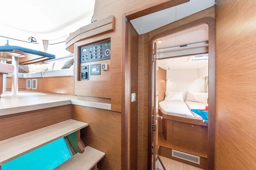 Athene Catamaran Cabine 6  10  slaapplaatsen 10  gasten 12.8 m Lijstnummer: #20631 4