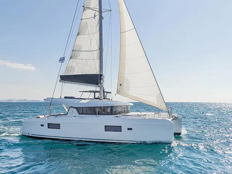 Athene Catamaran Cabine 6  10  slaapplaatsen 10  gasten 12.8 m Lijstnummer: #20631