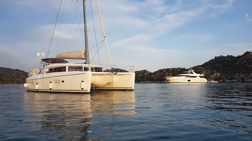 Ibiza Catamaran Cabine 3  Couchettes 6  Invités 6  12.61 m Numéro de l'annonce: #20632 4