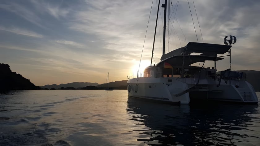 Ibiza Catamaran Cabine 3  Couchettes 6  Invités 6  12.61 m Numéro de l'annonce: #20632 5