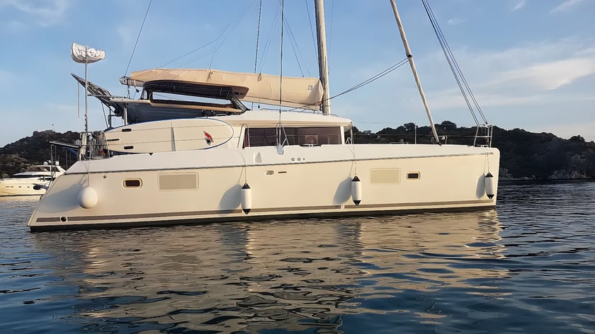 Ibiza Catamaran Cabine 3  Couchettes 6  Invités 6  12.61 m Numéro de l'annonce: #20632